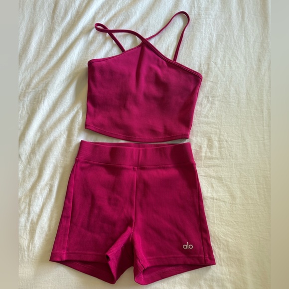 ALO Yoga Pants - ALO Yoga Ribbed Pink workout set 
Top - XS
Shorts - xxs